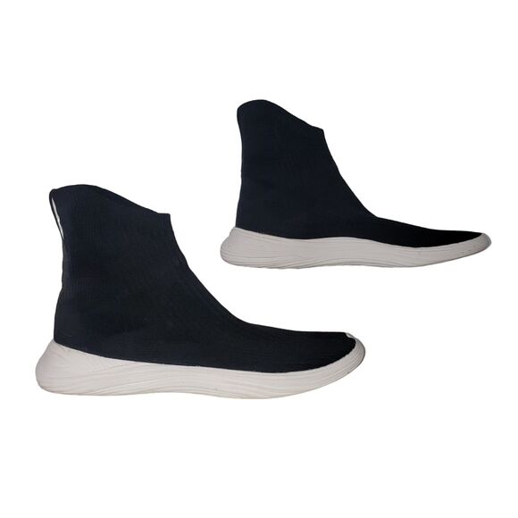 iLYSM Tabi Black and White Split Toe Sneakers Shoes Womens Size 8.5 - Picture 2 of 7